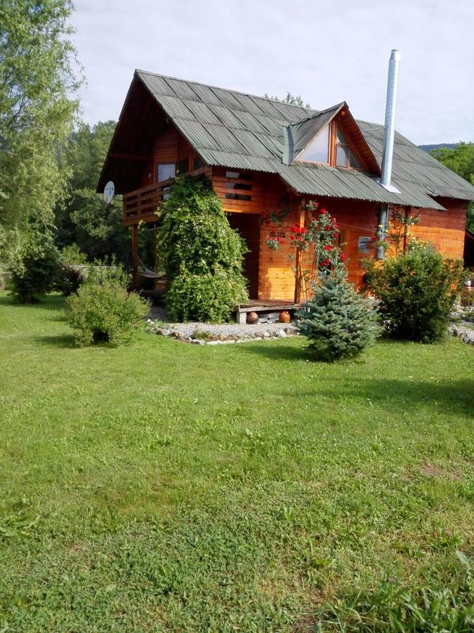 The Wooden House Villa Moldovenesti ภายนอก รูปภาพ